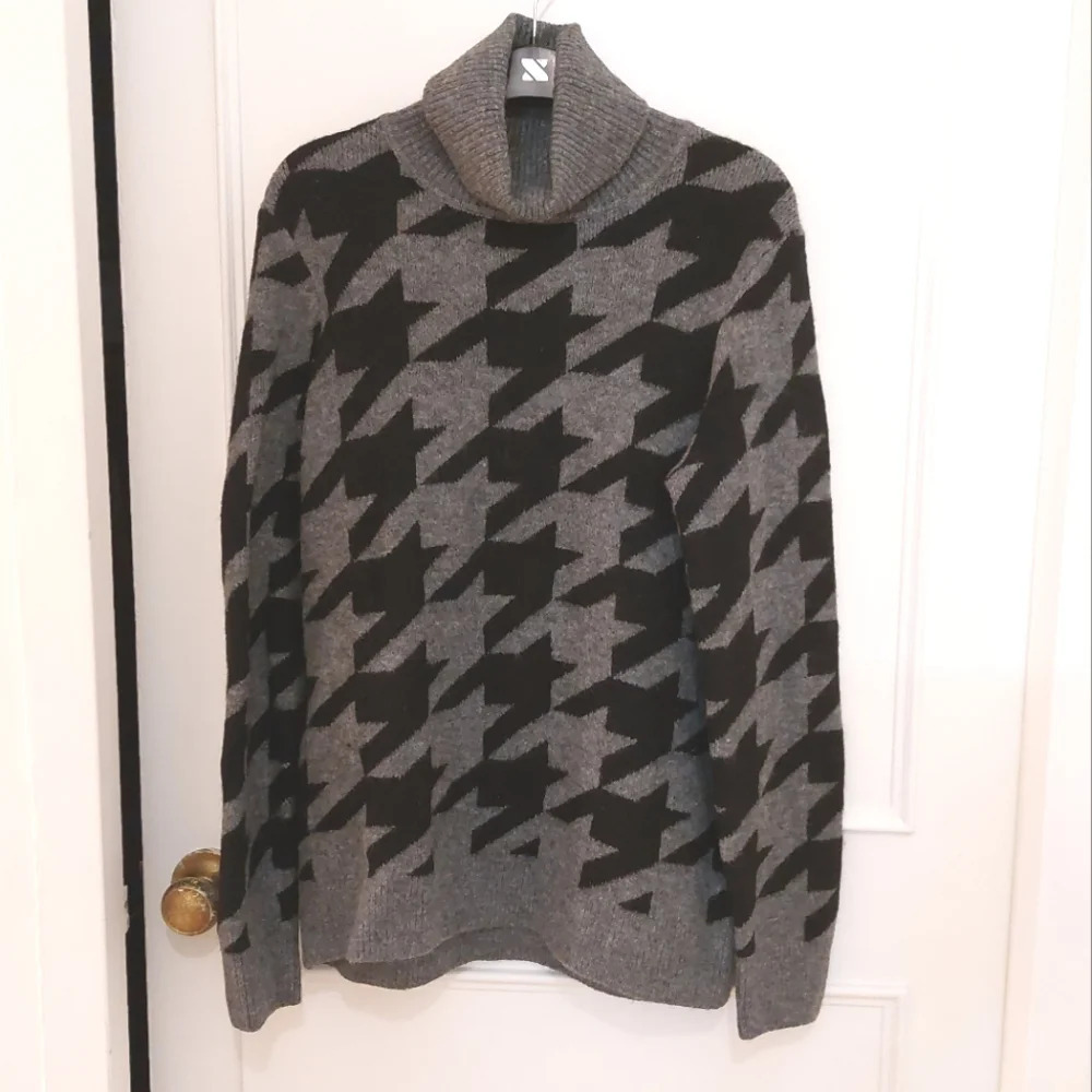 Contemporary for simons turtleneck sweater size S